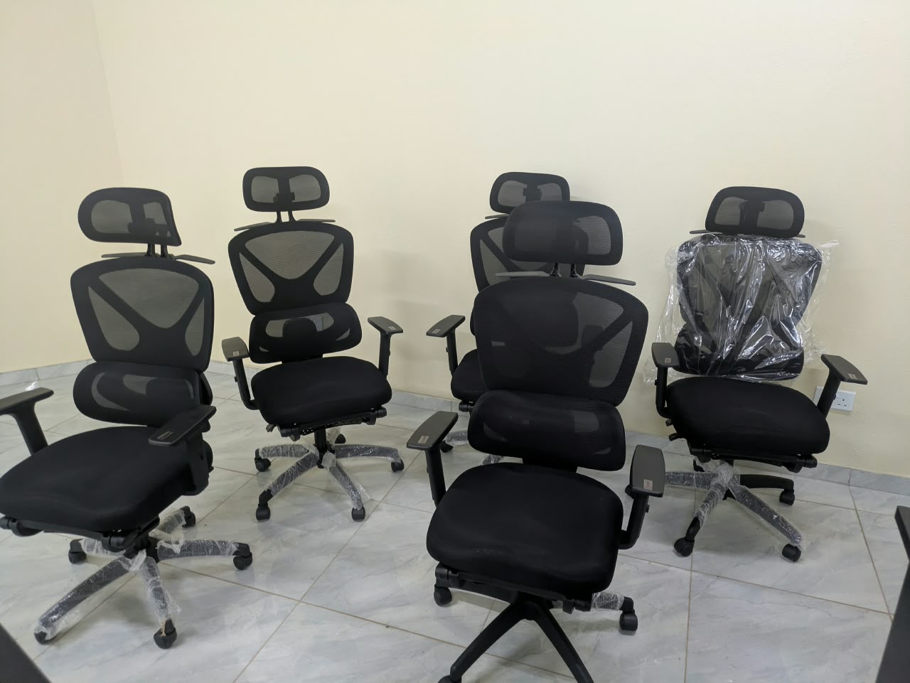 Ergonomic task chairs supplied by Izibulo