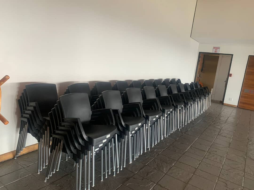 Commercial supply — bulk conference chairs delivered by Izibulo