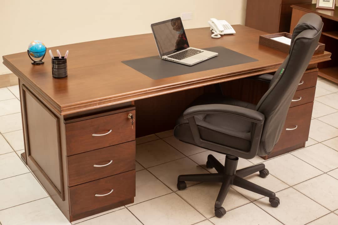 Executive desk installation by Izibulo
