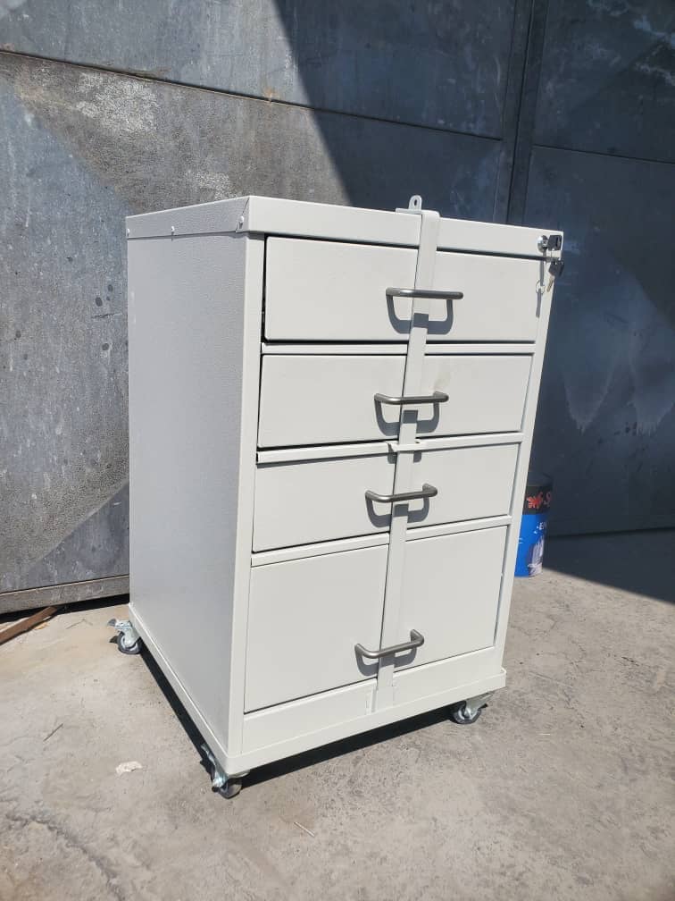Lockable mobile steel cabinet by Izibulo